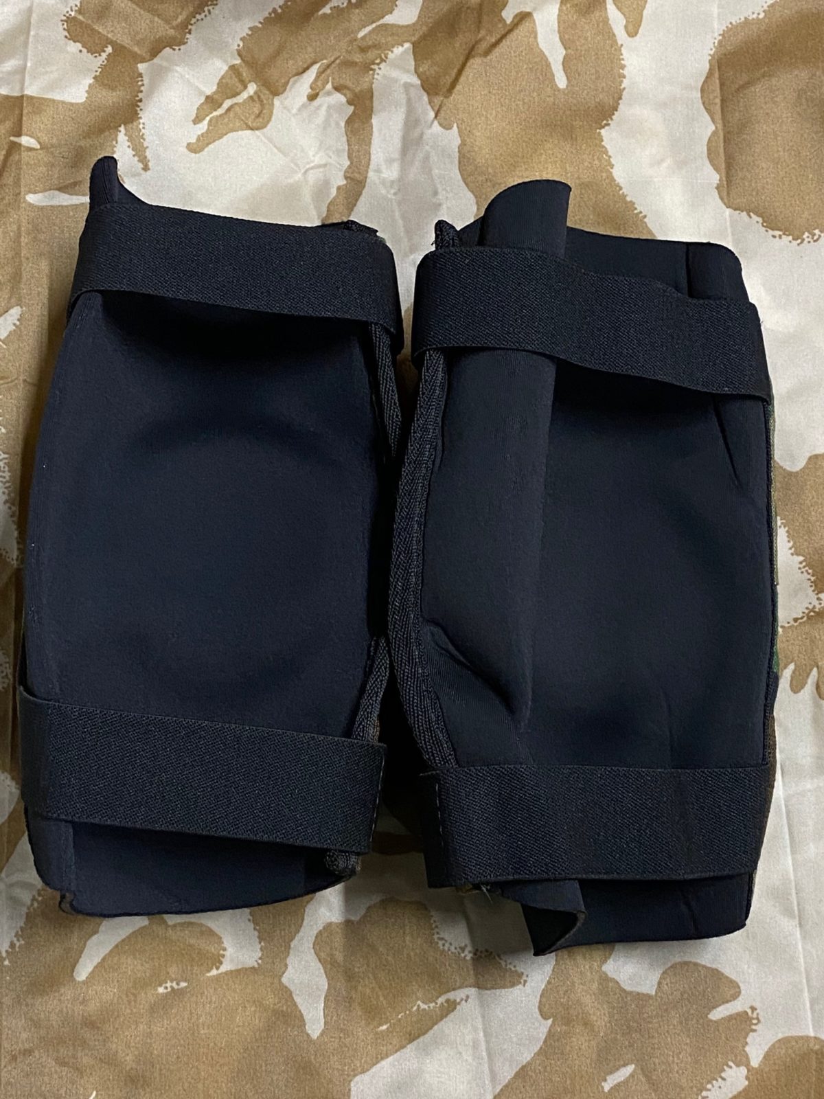 Dutch Army Elbow Pads Woodland - Image 2