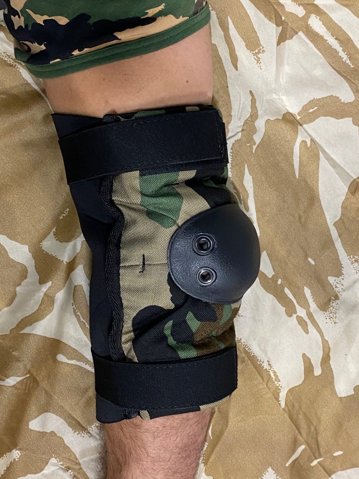 Dutch Army Elbow Pads Woodland - Image 4